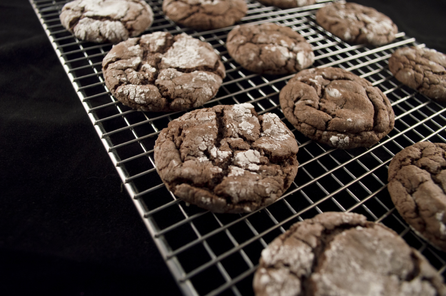 Super simple recipe for crinkle cookies